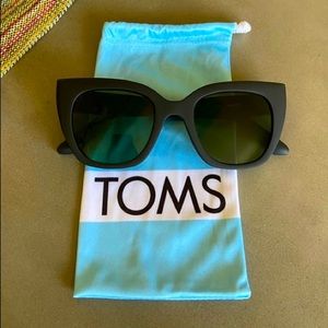 TOMS TRAVELER Sydney Matte Black Frame TOMS Sydney Sunglasses -Brand new w/tags